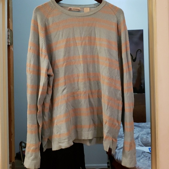sweater - Picture 1 of 4
